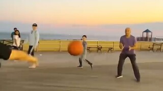 Thử thách ném rổ đường phố Mỹ