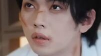 เธอใช้ความบริสุทธิ์ของตัวเองเพื่อช่วยชีวิตชายที่ถูกล่า แต่เขากลับเป็นซีอีโอ เขาหลงรักเธอ หลงเธอ!