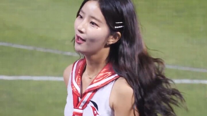 Đội cổ vũ KT Kim Jin Na