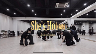 【Zhang Jie】Studio Version of "She's hot (Hot Girl)" – Who's the Hottest?