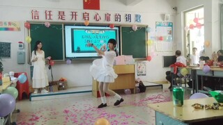 六年级毕业联欢会跳了《心灵感应》
