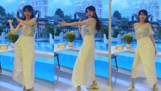 泳池边跳美人鱼，闪闪的傣服，西双版纳的siren，究极神牛