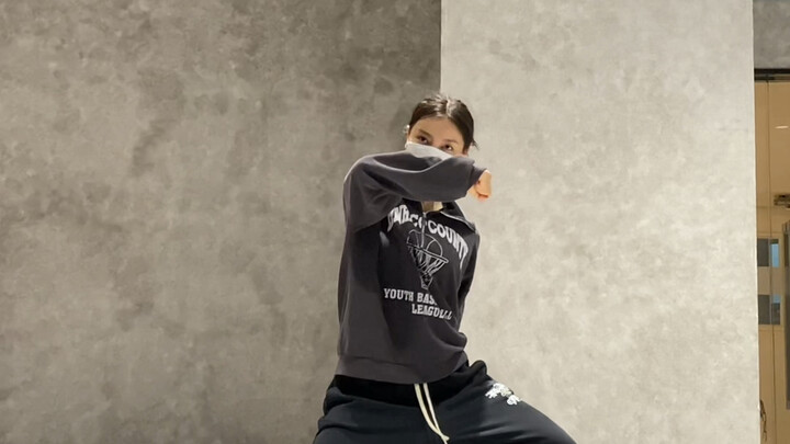 Hulk and Groot choreographed by KARD for "Bomb Bomb"