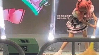 Welcome to watch Momoi Airi's special program on sweeping the floor