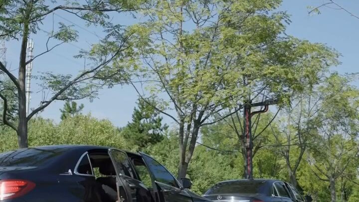 CEO4คนปลอมเป็นขอทานถูกนักเลงรีดเงิน สาวบ้านนาส่งอาหารชกเดียวถีบโจรลอยฟ้า