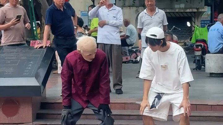 คุณลุงที่ผมเผลอชนในสวนสาธารณะ กลับกลายเป็นอาจารย์ของผม