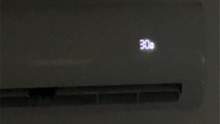 【Xiao Shi Nai Xiong】Padahal berada di bawah atap yang sama, tapi seolah-olah berada di dua negara ya