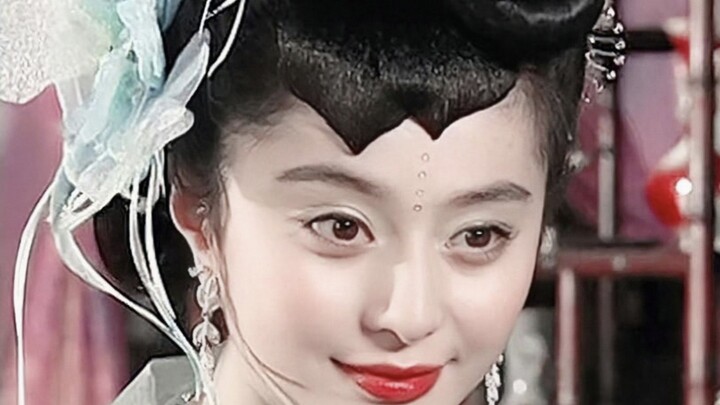 【Fan Bingbing】True strong people never blame their makeup and styling.
