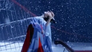 Vũ công vô song trong tiểu thuyết đang nói về cô ấy phải không?