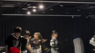No need to say more! KATSEYE dances very well to "Gnarly"