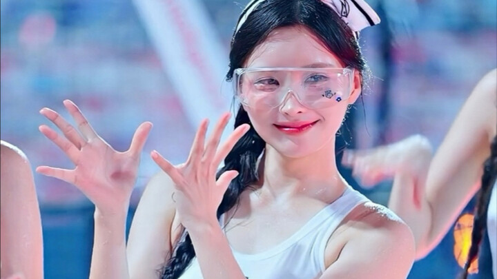 Áo mưa của đội cổ vũ đẹp quá!