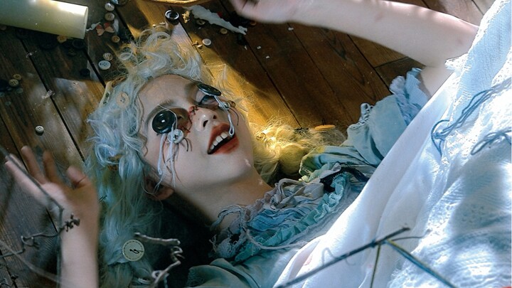 “Mom, Mom, I can’t find my button!”