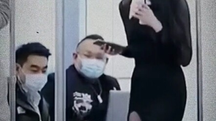 Tính diện tích bóng của chiếc máy tính đó…