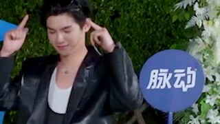 黄明昊queencard直拍