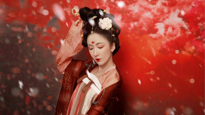 หลังโดนล้อเลียน เธอก็ใส่ชุดฮั่นฝูเดินพรมแดงอีกครั้ง | กระแสวัฒนธรรมจีนคือสุดยอดจริงๆ!