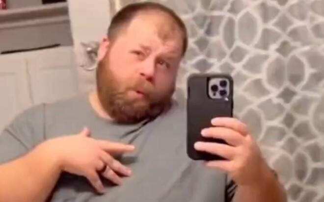 لقد رأيت أشخاصاً لطيفين، لكنني لم أرَ شخصاً بالغاً لطيفاً إلى هذا الحد.