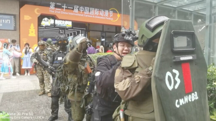 看看你后面呢