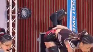 Even with a mecha, it can't hide the youthfulness of a junior high school girl