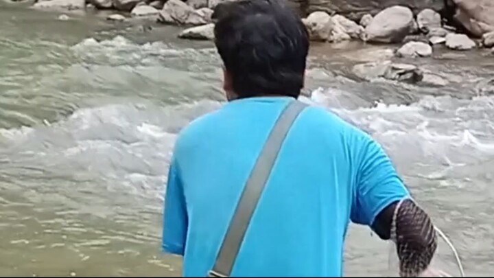 cast net fishing in Nepal |