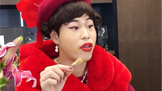 The madam intended to hold back a little, but who would have guessed—this yellow croaker actually bi