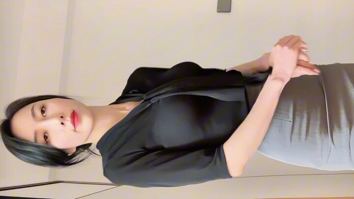 Still rocking that mature, bossy vibe.