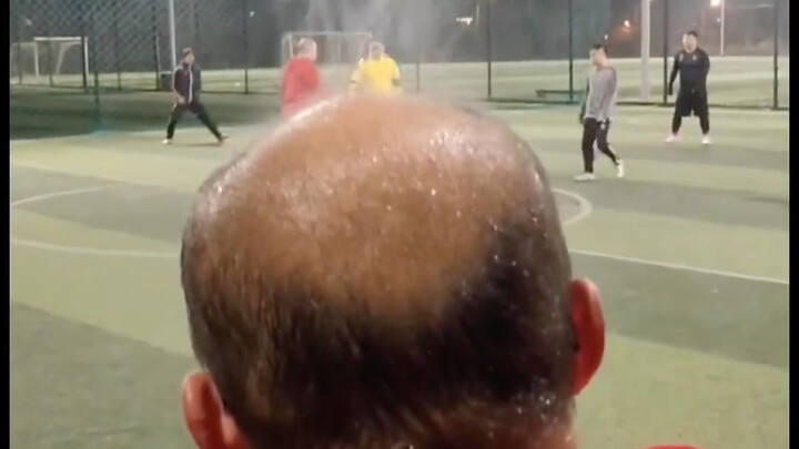 Apa kamu senang main bola hari ini?