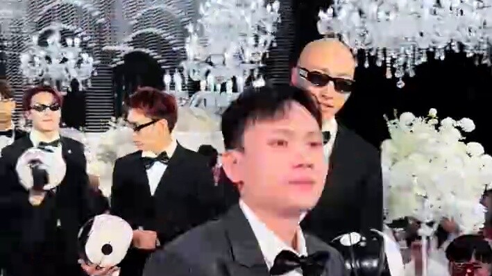 เจ้าบ่าวที่สวยสดใสที่สุดและเจ้าบ่าวที่หล่อที่สุด