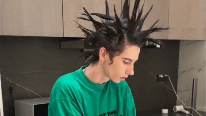 Đừng cố gắng dự đoán động thái của tôi.