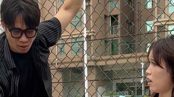 As a gentleman, how to pick up girls on the basketball court?