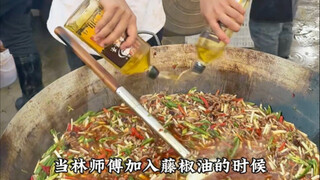 四川坝坝宴，农村大厨是怎么烹饪牛肉的。#坝坝宴[话题]##林世伟坝坝宴[话题]#