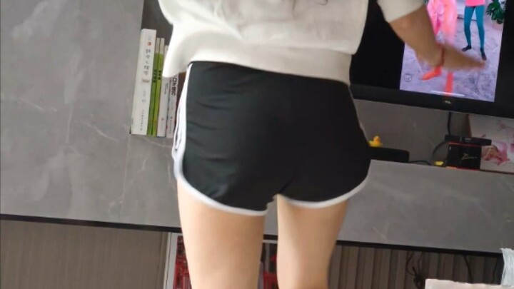 Compendium of Materia Medica is really good! It weighs five pounds including the person and the box!