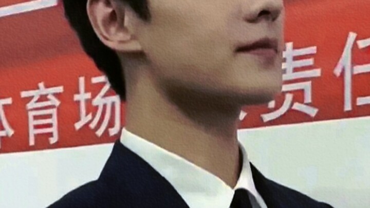 Tolong! Bisakah negara ini memproduksi massal pria tampan seperti ini? Jumlahnya cuma satu, sangat s