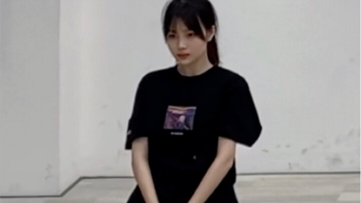 นักเรียนมัธยมปลายหญิงรุ่นหลังปี 2005 เต้นคัฟเวอร์เพลง Criminal แค่นี้เหรอ??