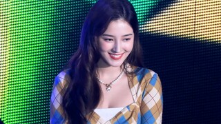Nancy, pantas menjadi anggota girl grup Korea generasi ke-4 dengan jutaan penayangan terbanyak di vi
