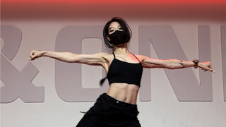 "DUMO" is so handsome, everyone, dance for me!