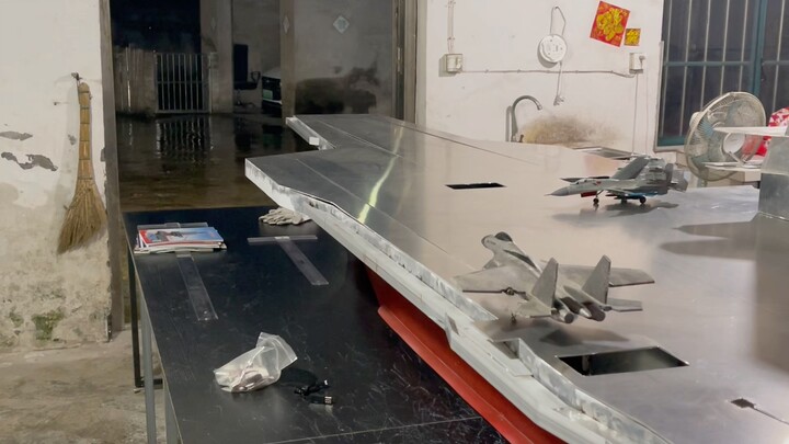 看来动力足够，歼15冒着雨夜已经成功从福建舰上起飞了