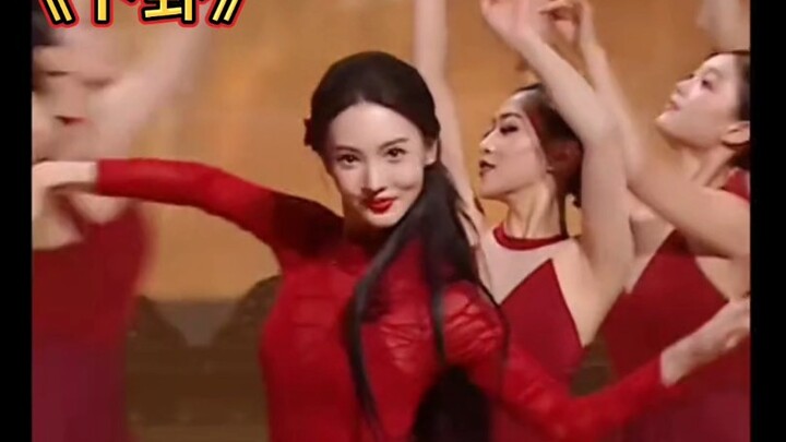 卜卦一响 水泥封心！金晨的美无限延伸，遥不可及……