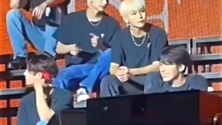 【เซเว่นทีน】จุนแอบหยิบไมโครโฟนของซึงกวานไป～