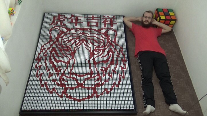 Selamat Tahun Baru! Seorang pria asing menggunakan 720 Kubus Rubik untuk menciptakan Tahun Macan yan