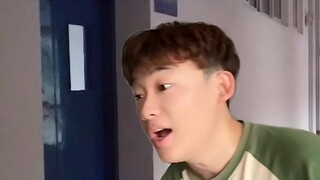 Vô tình nhét hết bài kiểm tra của cả lớp vào túi của mình luôn.