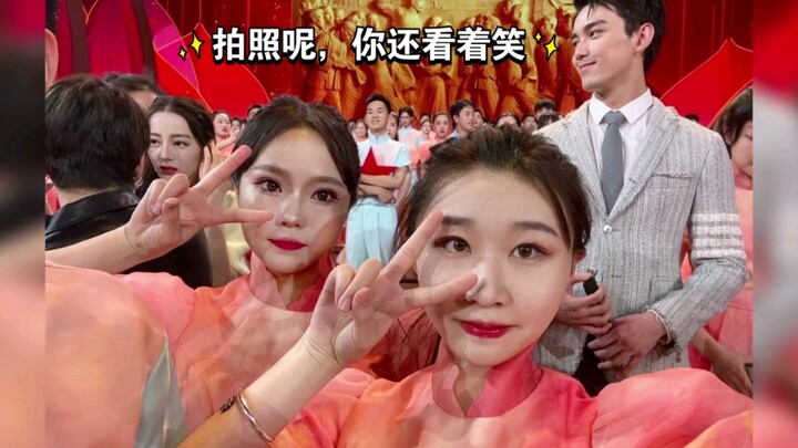 【ليدي】 ليه دينغدينغ طلعت للتو، كل من شاهدها ارتعش قلبه، فهل من يحدق بها سيتحرك أخيرًا؟