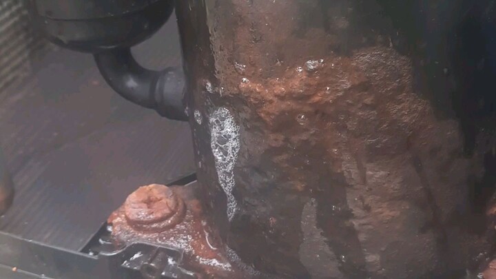leak compressor of aircon unit