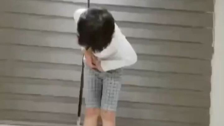 【Lee Kyung-min】Thời bé: Luyện tập “Shape of You” ở nhà + Biểu diễn trên sân khấu trường học