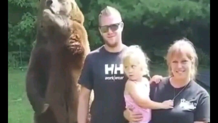 Gấu: Nếu không phải bọn họ đứng bên cạnh cầm súng.