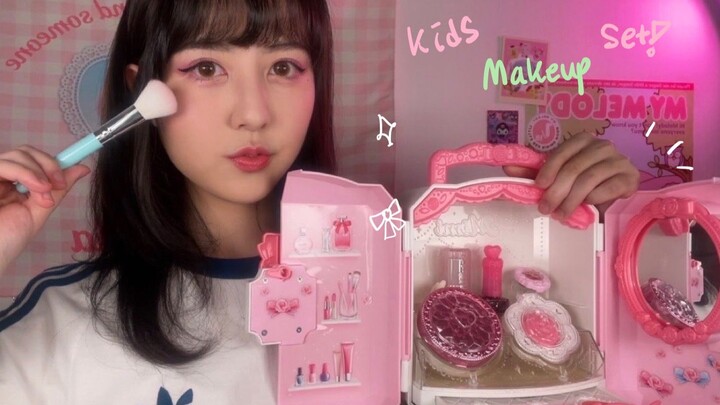 [Tidur] Aku akan meriasmu pakai set makeup anak-anak 💝