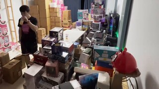 Saya membawa 400.000 yuan dan 550 model untuk dipindahkan, dan seluruh rumah meledak hingga muntah-m