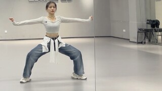 Hãy tập thế ngựa để dọa chân tôi nhé