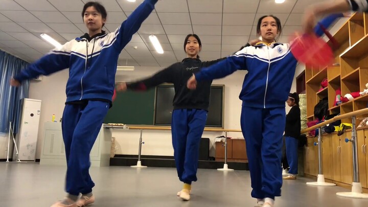 How do top students dance "Mang Zhong"? The wild dance practice room is here
