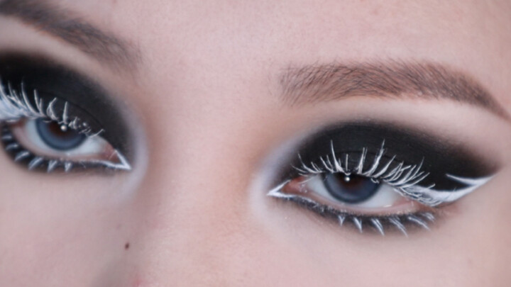 Hitam Putih Eksklusif | Inspirasi Halloween