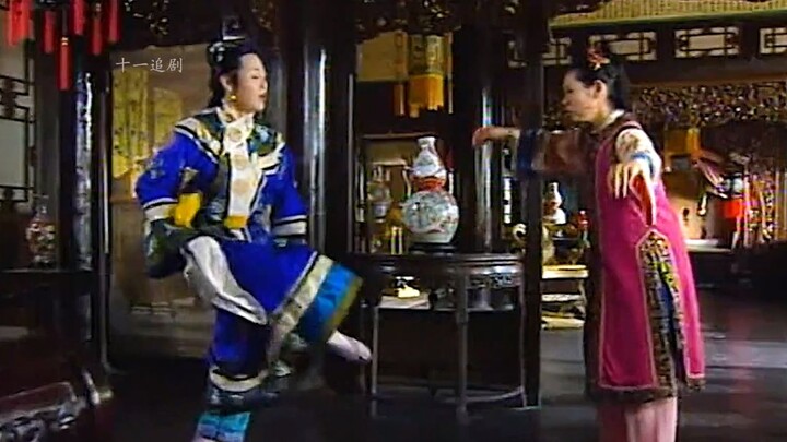 ركل اللورد العجوز 28 كرة قدم صغيرة، ما يُنذر بمصير يين إر المأساوي.